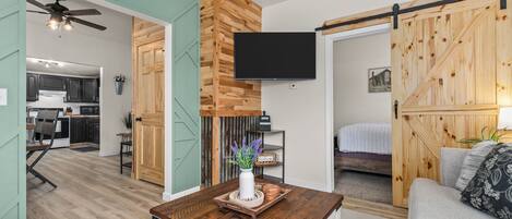 2 soverom, strykejern/-brett, wi-fi (inkludert) og sengetøy