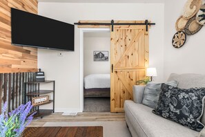2 slaapkamers, een strijkplank/strijkijzer, gratis wifi, beddengoed