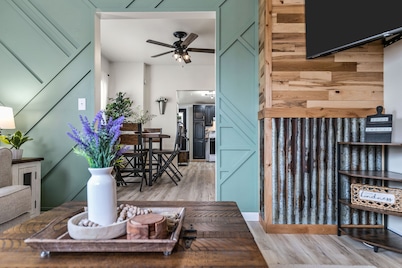 KRAZY KRUEGER Abode - 2 Bedroom Downtown Appleton