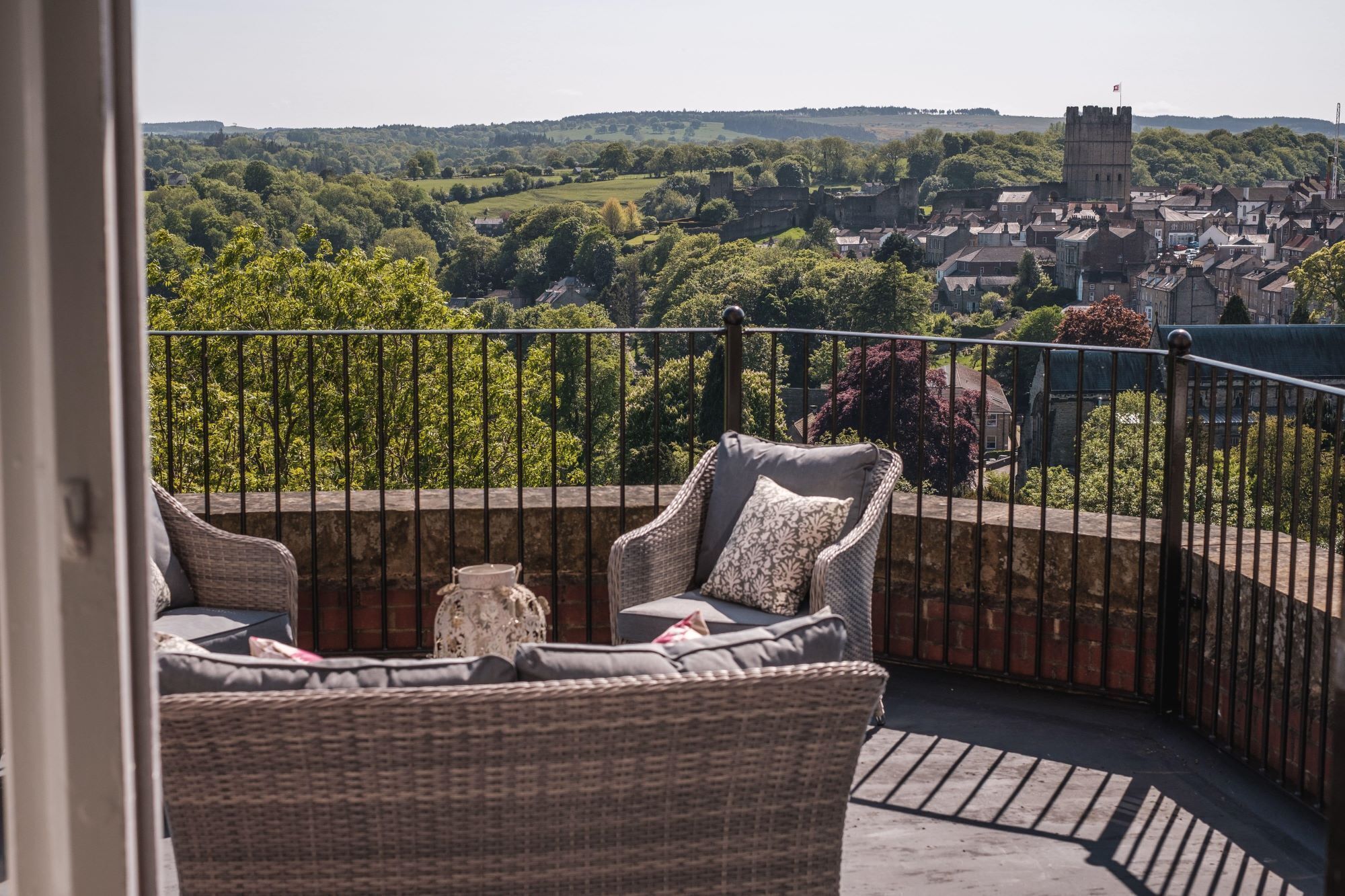 المنطقة المحيطة بالمنشأة