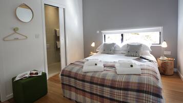 3 bedrooms, bed sheets
