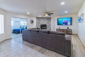 TV - Hidden Desert Oasis, Pool, Spa (Lake Havasu City)