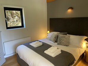 3 bedrooms, iron/ironing board, bed sheets - Yorkshire Dales Lodge 2 Family (Richmond)