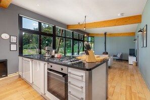 Casa de campo | Cocina privada | Frigorífico, microondas, horno y lavavajillas