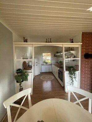 Kühlschrank, Ofen, Herdplatte, Geschirrspüler