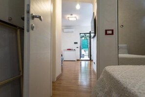 1 chambre, fer et planche Ă repasser, Wi-Fi gratuit, draps fournis