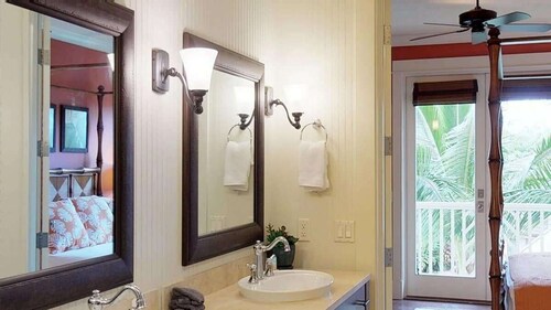 3BR I Luxury Poolside Villa | Stunning Ocean View, Lanai