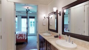 3 habitaciones, tabla de planchar con plancha, cuna de viaje y wifi 