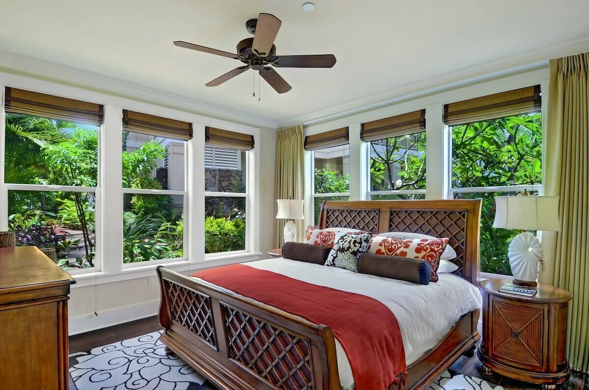 E110 poolside Ground-Floor Villa with easy walk to Beach, Pool, Hot Tub