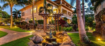 3BR I Poolside Ground-Floor Villa |Walk to Beach|Hot Tub