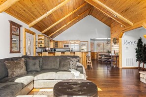 テレビ、暖炉、テレビゲーム、テーブルサッカー台