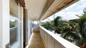 Property grounds - 4BR I Elegant Poolside Penthouse l Private Elevator (Koloa)