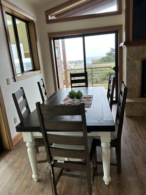 Dining - Ocean view peaceful- 7 min walk to sandy beach (Bodega Bay)