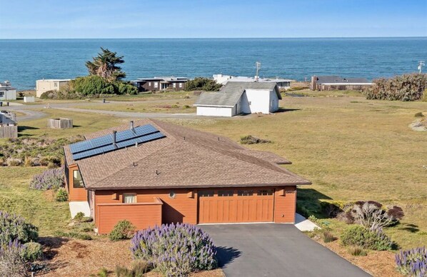 Exterior - Ocean view peaceful- 7 min walk to sandy beach (Bodega Bay)