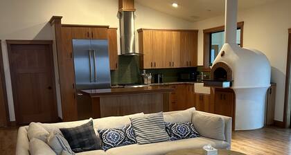 Ocean view peaceful- 7 min walk to sandy beach