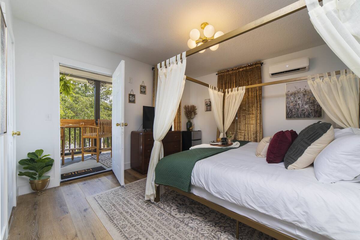 Individually decorated, individually furnished, free WiFi, bed sheets