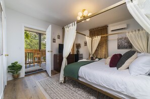 Romantic Single Room | Individually decorated, individually furnished, free WiFi, bed sheets - Casa De Hernandez (St. Augustine)