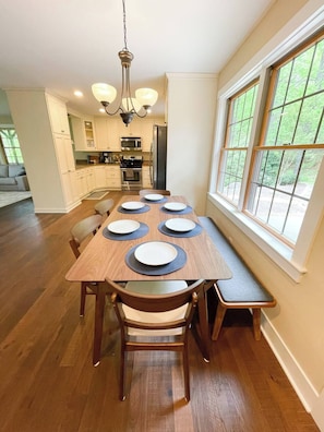 Dining - Daniels Mountain Lodge, large cabin by Shenandoah (Stanardsville)