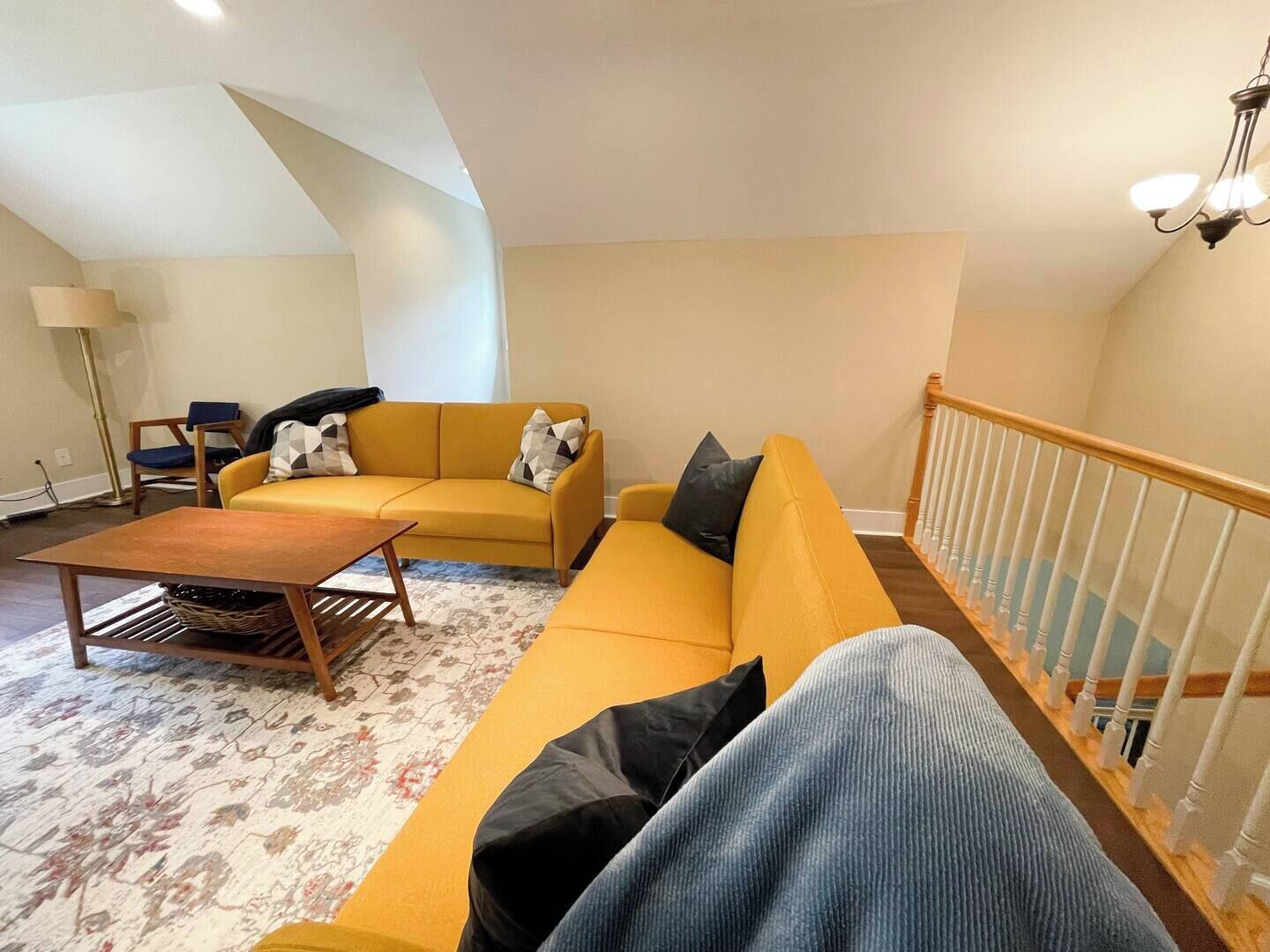 TV connectée, cheminée, espaces bureaux