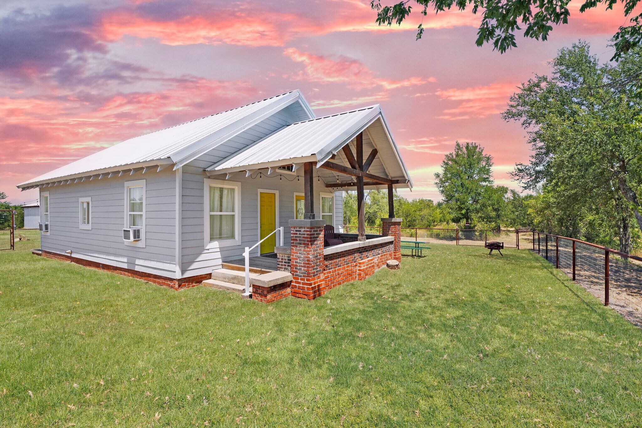 The Trailway House- Equestrian Friendly