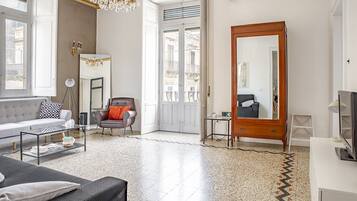 Basic-Apartment | Wohnbereich | 35-Zoll-Fernseher mit Digitalempfang