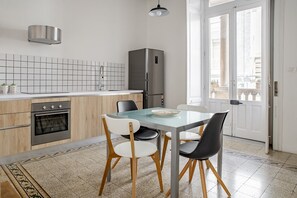 Leilighet – basic | Eget kjøkken | Kjøleskap, ovn, kjøkkenutstyr og fryser