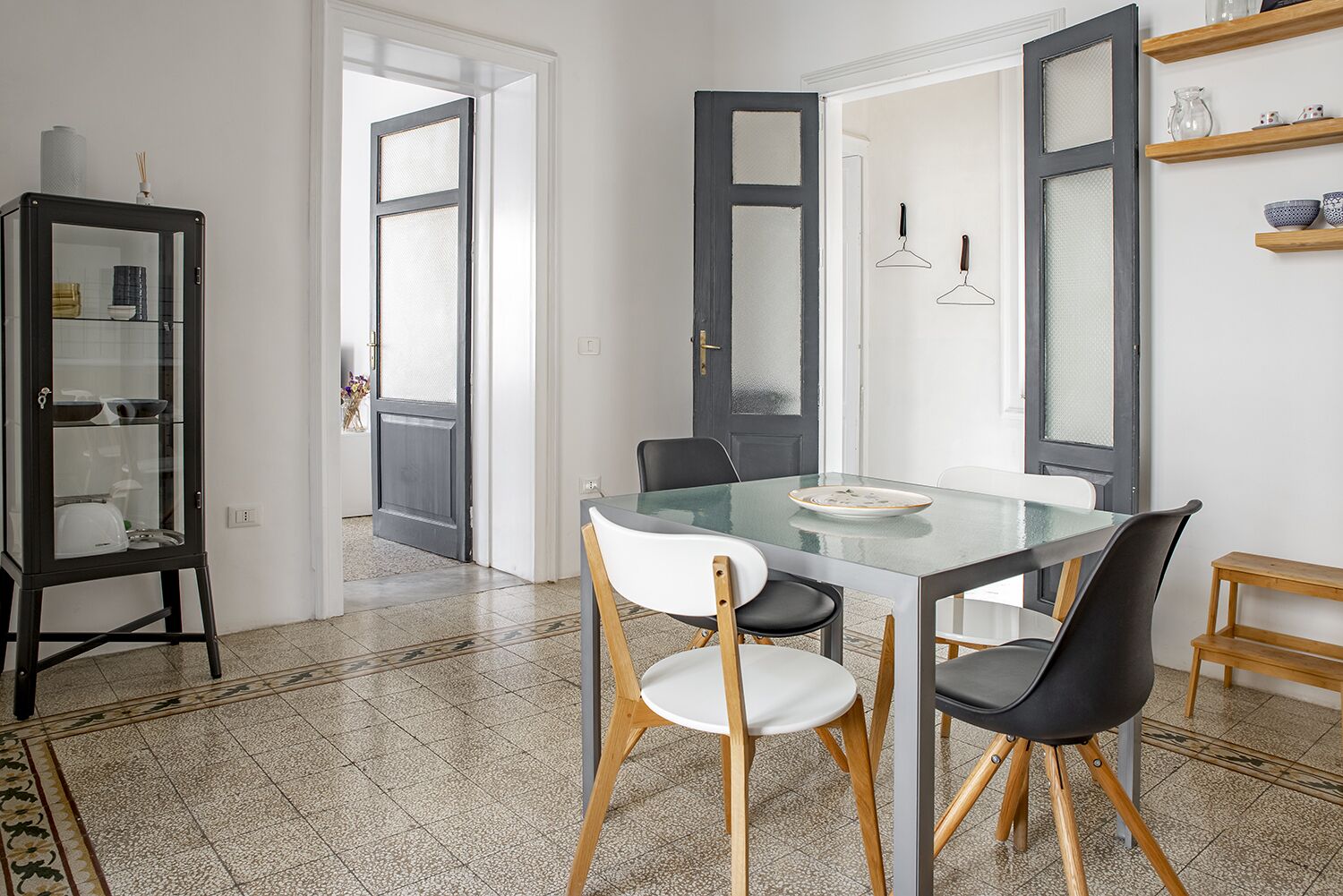 Basic-Apartment | Wohnbereich | 35-Zoll-Fernseher mit Digitalempfang