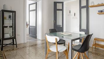 Basic-Apartment | Wohnbereich | 35-Zoll-Fernseher mit Digitalempfang