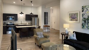 A modern apartment with a kitchen, dining area, and living room. - 15 minutes to EAA. Newly renovated, Luxury 1 Bedroom in historic downtown Neenah (Neenah)