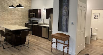15 minutes to EAA. Newly renovated, Luxury 1 Bedroom in historic downtown Neenah