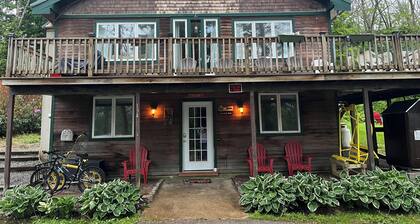 Rustic ski chalet in the heart of North Conway off West Side Road