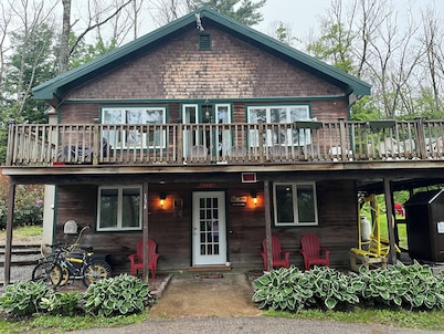 Rustic ski chalet in the heart of North Conway off West Side Road