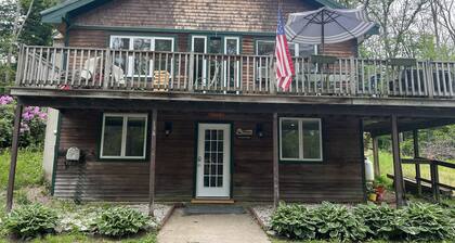 Rustic ski chalet in the heart of North Conway off West Side Road