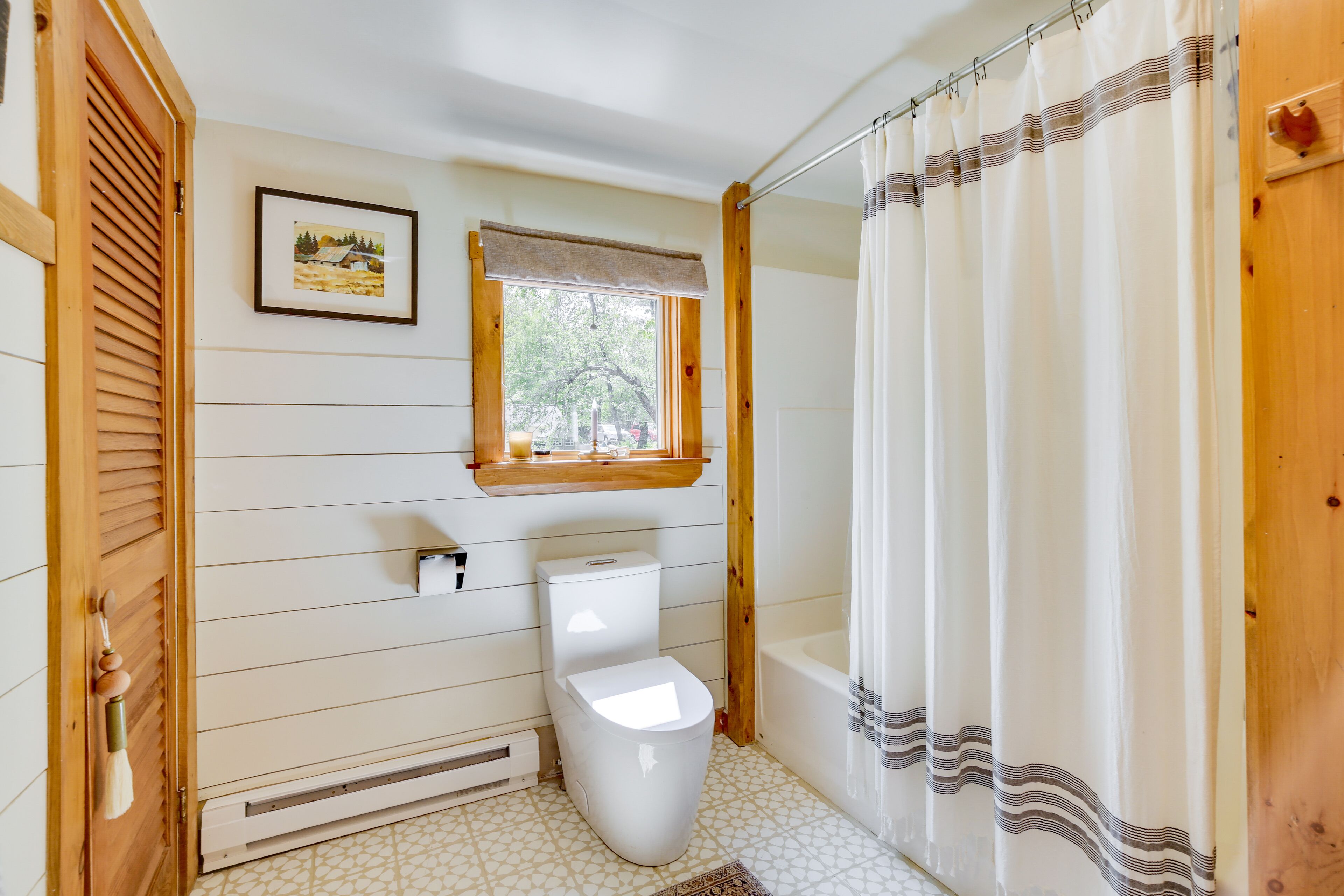 Articles de toilette gratuits, sèche-cheveux, serviettes fournies