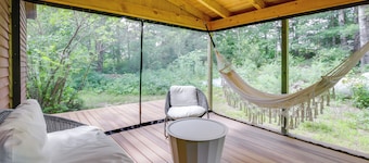Gorgeous Sunday River Cabin w/ Saltwater Hot Tub!