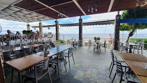 Lunch and dinner served - Pebble Beach Hotel (Lesvos)