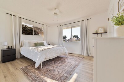 Elegant Cozy 3 Bedroom Home with Large Backyard