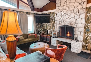 Cabin, 3 Bedrooms, Mountainside | Living area