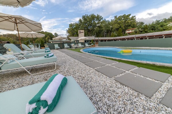 Piscine extérieure (ouverte en saison)