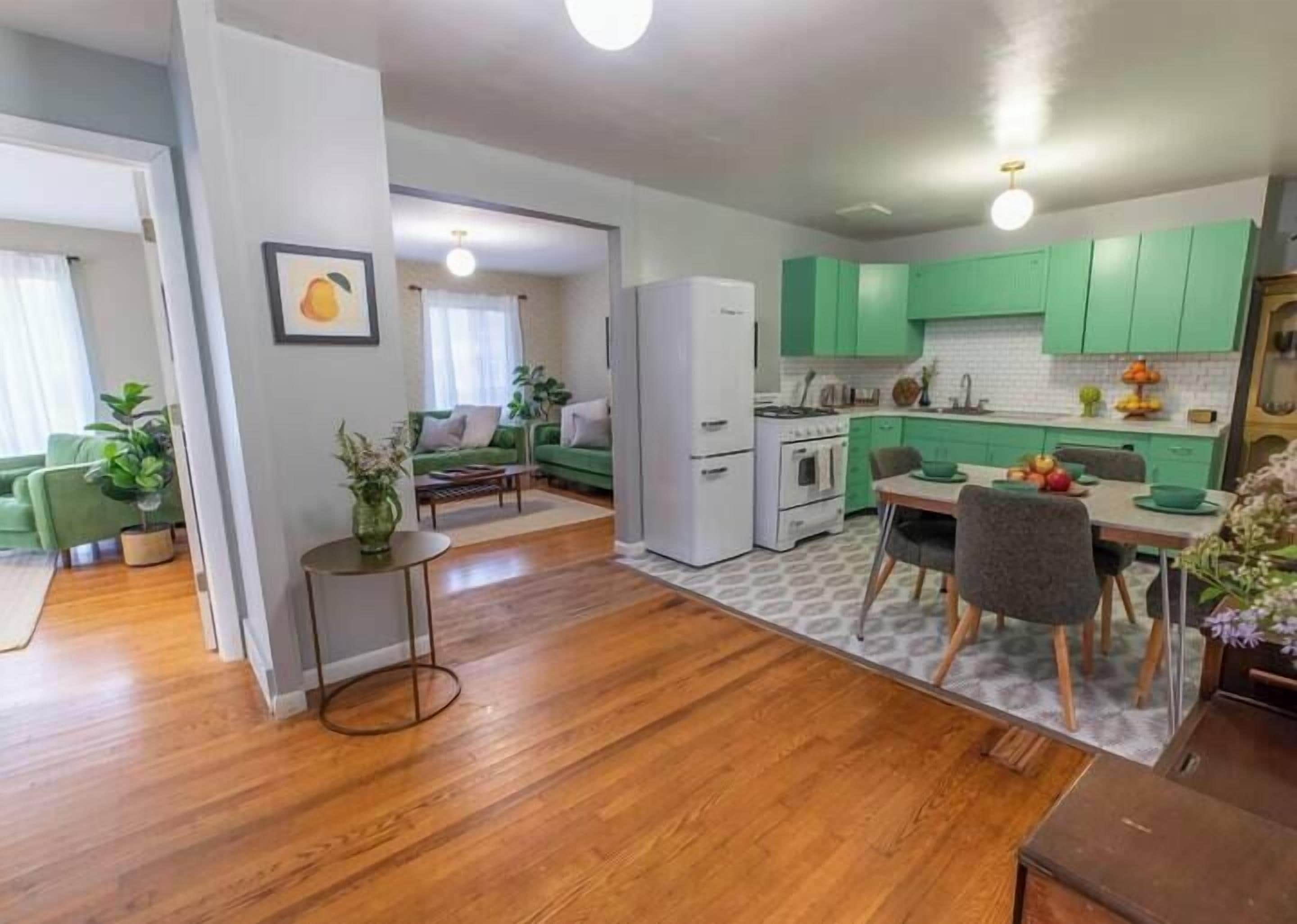 พรีเมียมชาเลท์ | ครัวส่วนตัว | ตู้เย็นเล็ก, ไมโครเวฟ, เครื่องชงกาแฟ/ชา