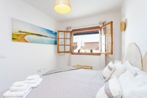 1 slaapkamer, een strijkplank/strijkijzer, wifi, beddengoed