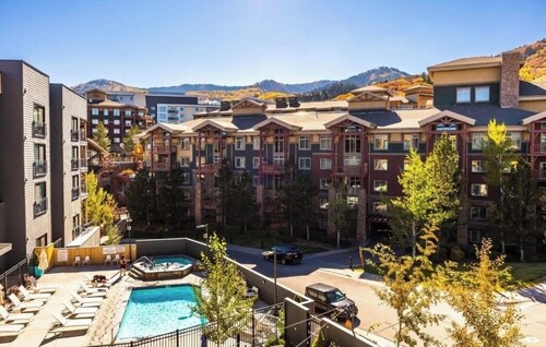 Slope Side Studio in the Heart of Canyons Village with Heated Pool and Hot Tub!