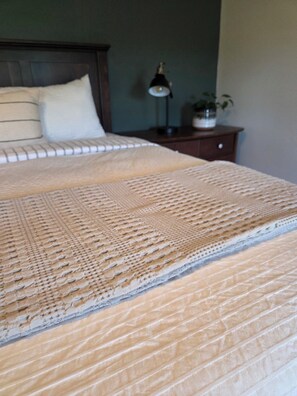 3 bedrooms, desk, iron/ironing board, travel crib