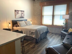 1 bedroom, iron/ironing board, free WiFi, bed sheets - Dakota Suite in Downtown Fargo Historic Building   Pet Friendly (Fargo)
