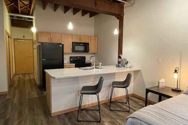 Geladeira, micro-ondas, fogão, cooktop