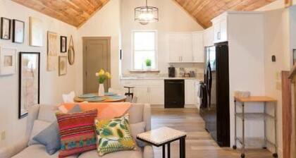 ★Luxury Loft...Minutes to ALL local Venues ★