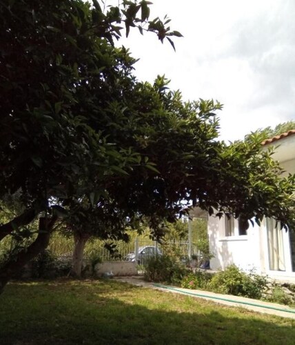 Small Vila nearby the beach and the center of the marathon