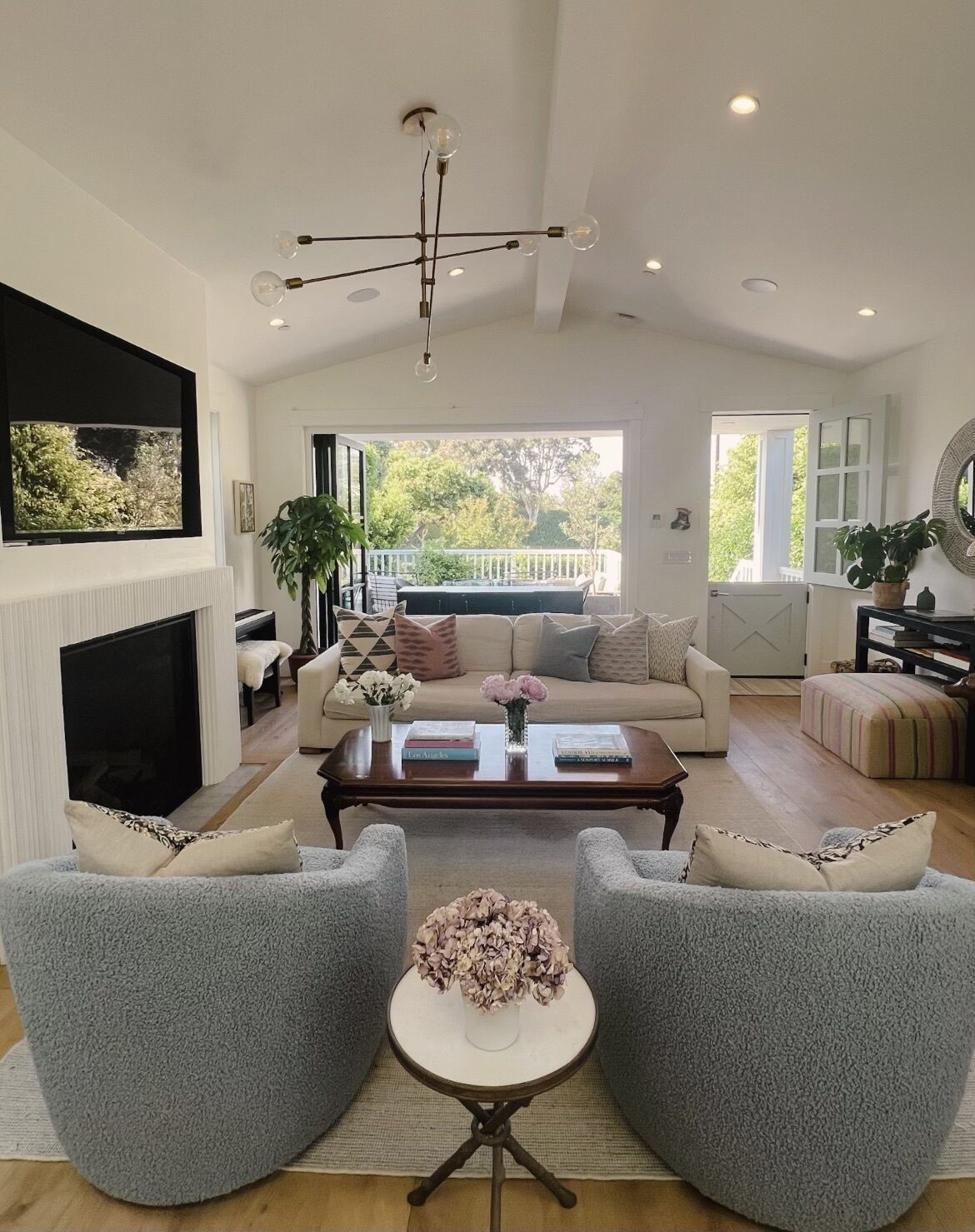 Designer Home only 7 blocks to the beach!