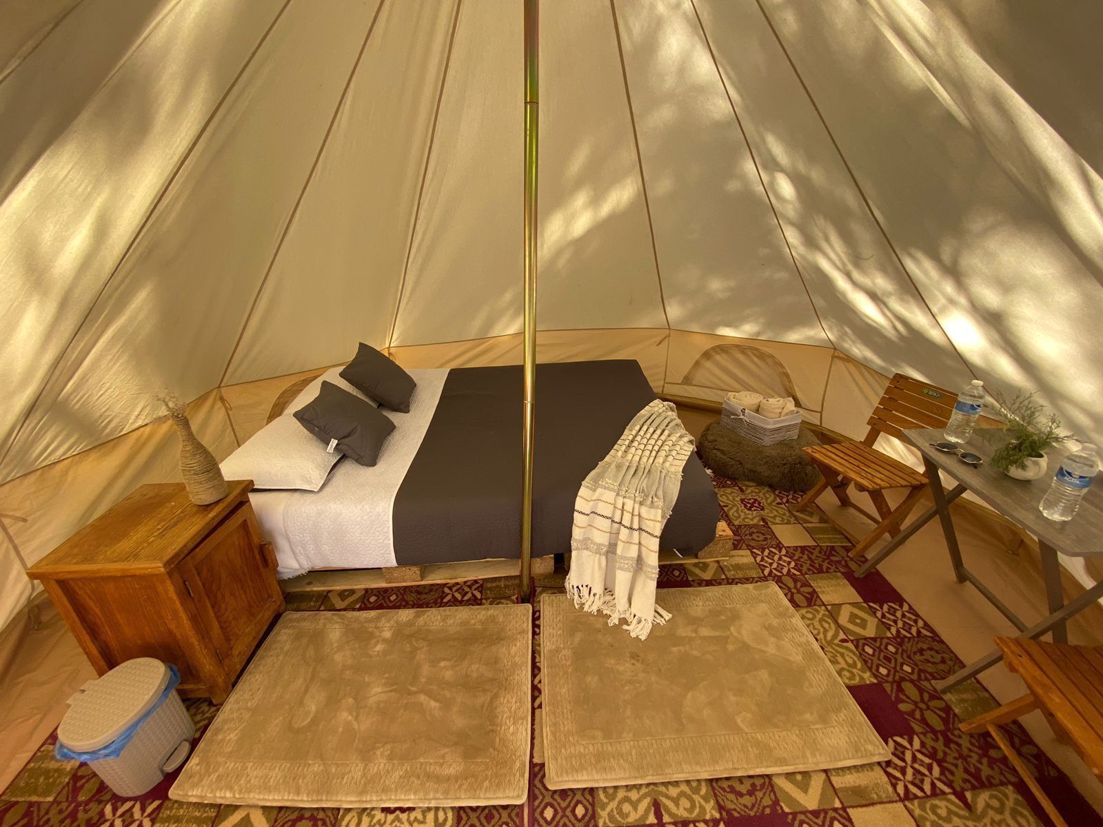 1 dormitorio y ropa de cama