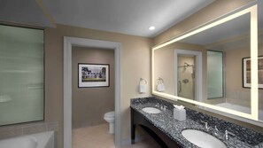 ヘアドライヤー、石鹸、トイレットペーパー